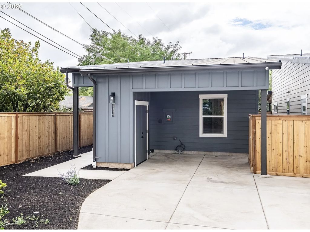 1388 Jacobs Dr, Eugene
