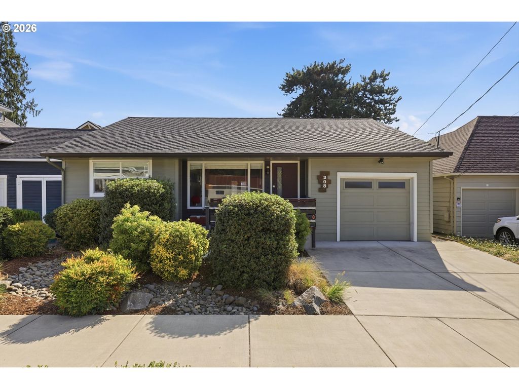 208 N College St, Newberg
