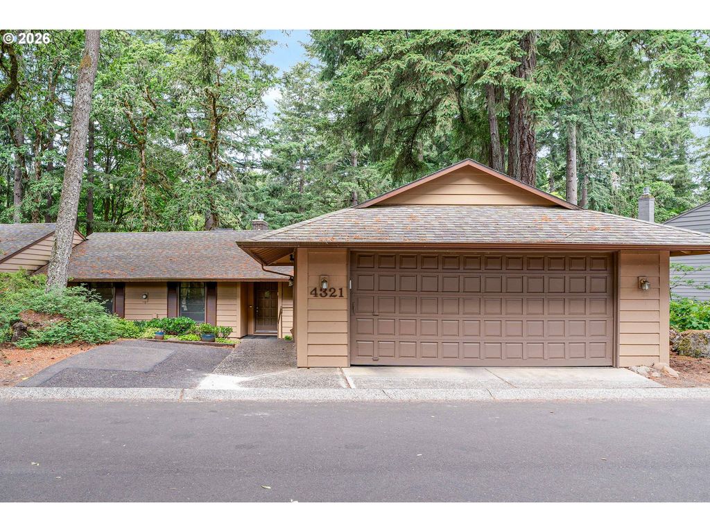 4321 Woodside Cir, Lake Oswego