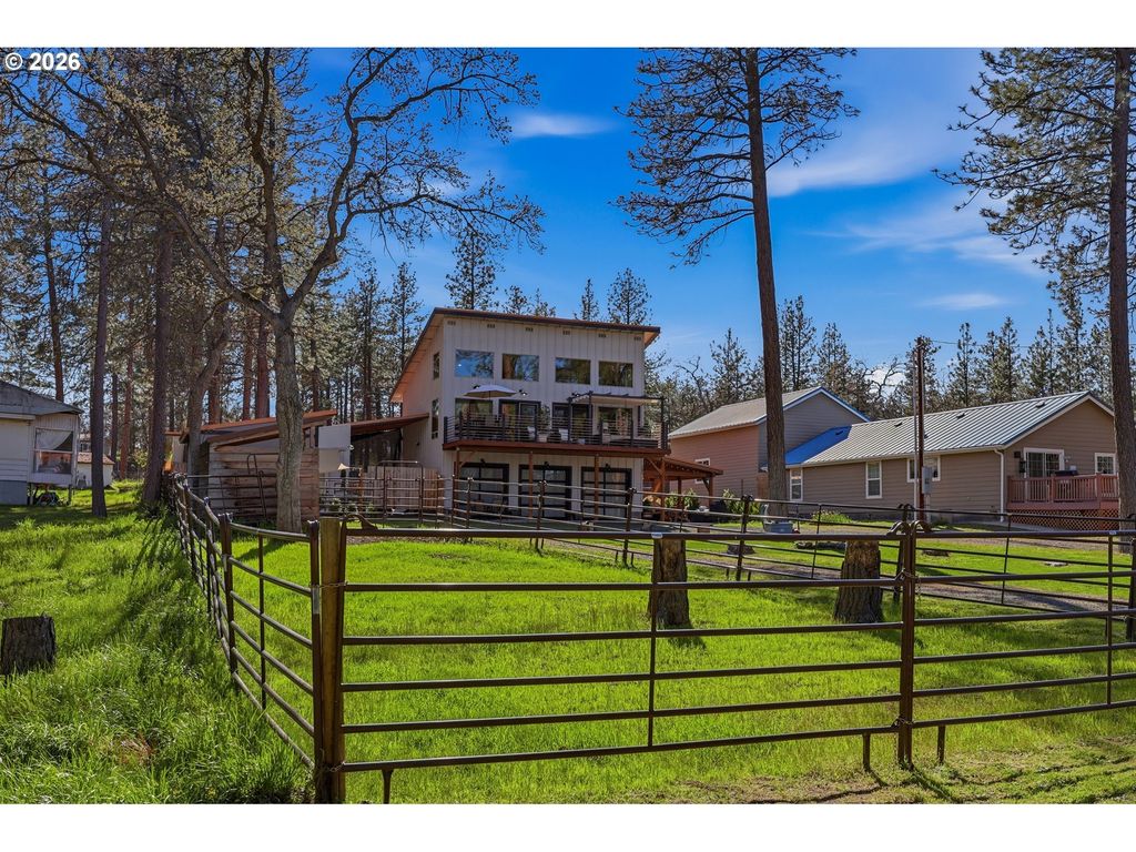 206 S Lakewood Rd, Tygh Valley