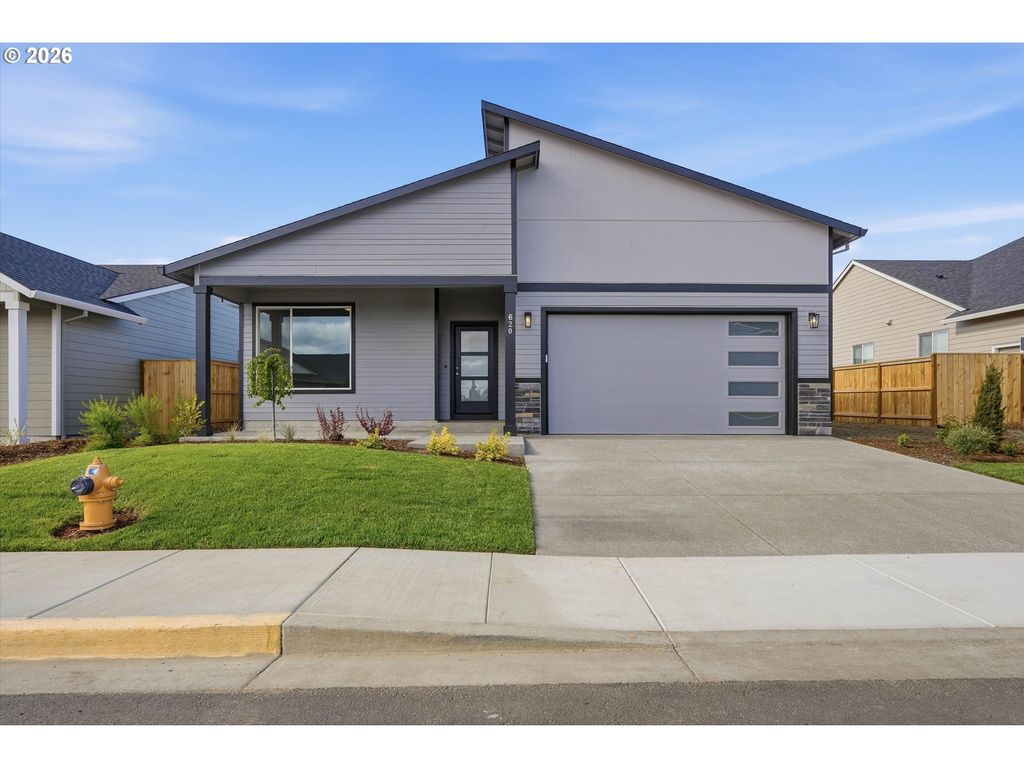 620 E Fourth St, Yamhill