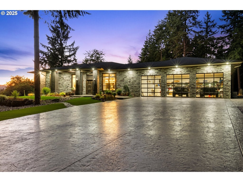 4005 Cloudview Dr, Salem