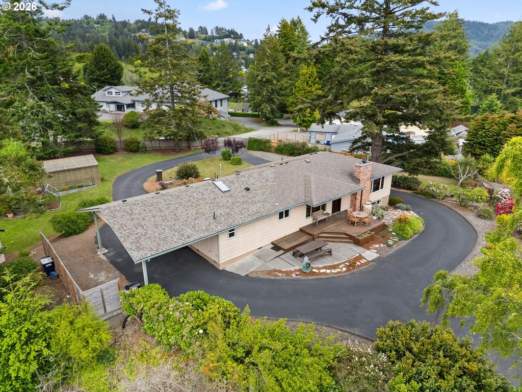 905 Barbra Ln, Brookings