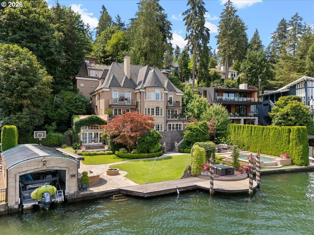 1527 Lake Front Rd, Lake Oswego