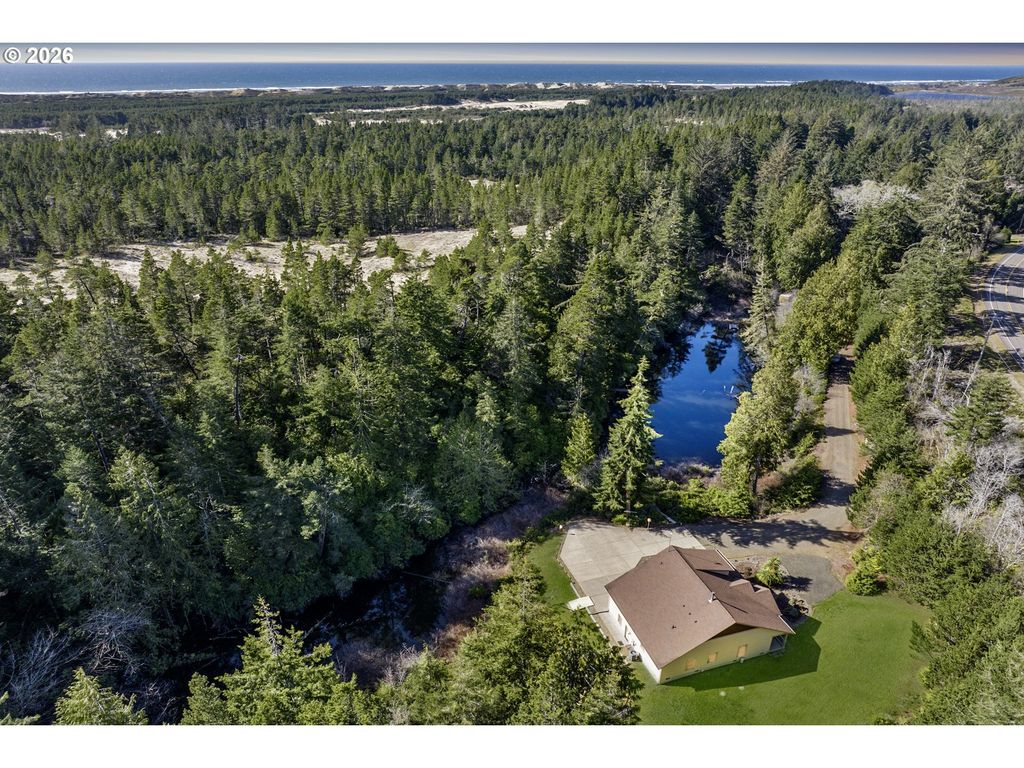 89952 Highway 101, Florence