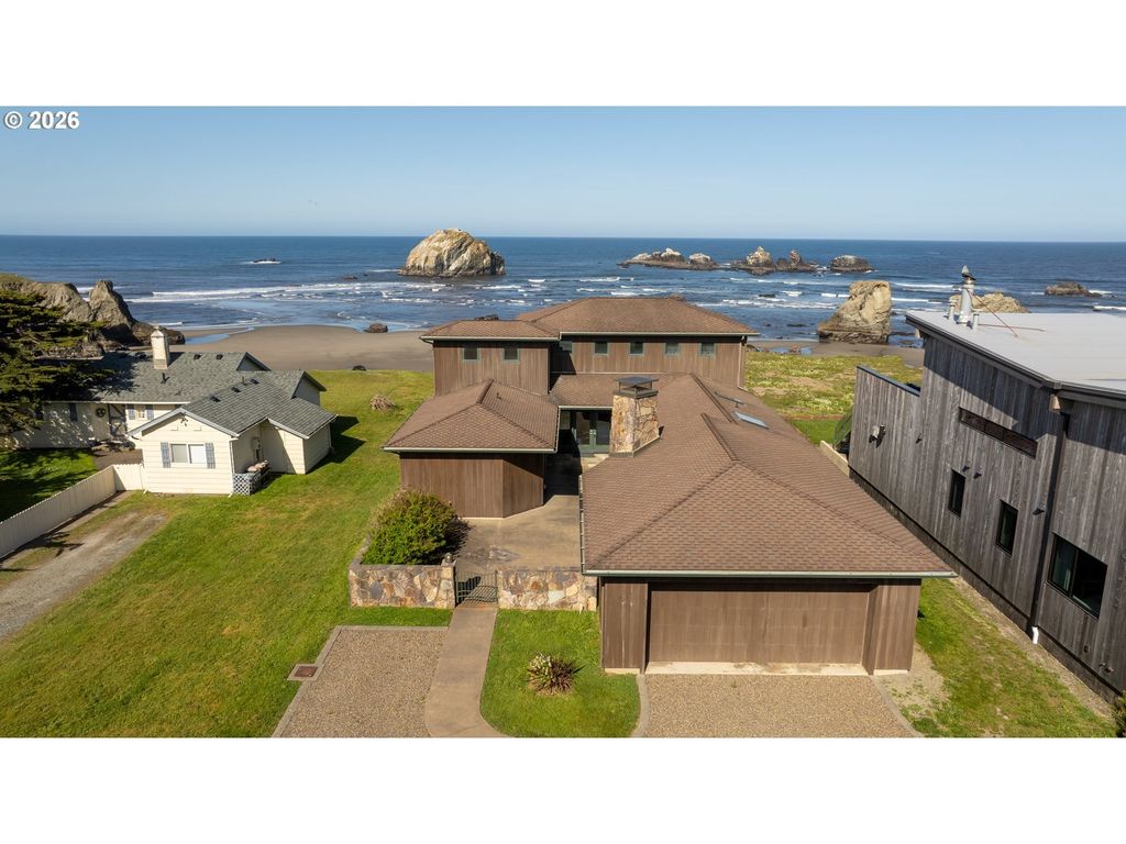 1950 Beach Loop Dr Sw, Bandon