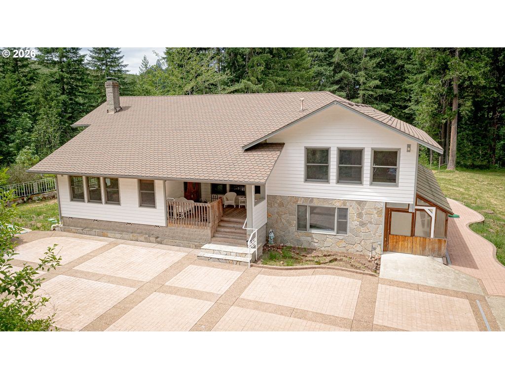 2690 Bear Creek Rd, Cottage Grove
