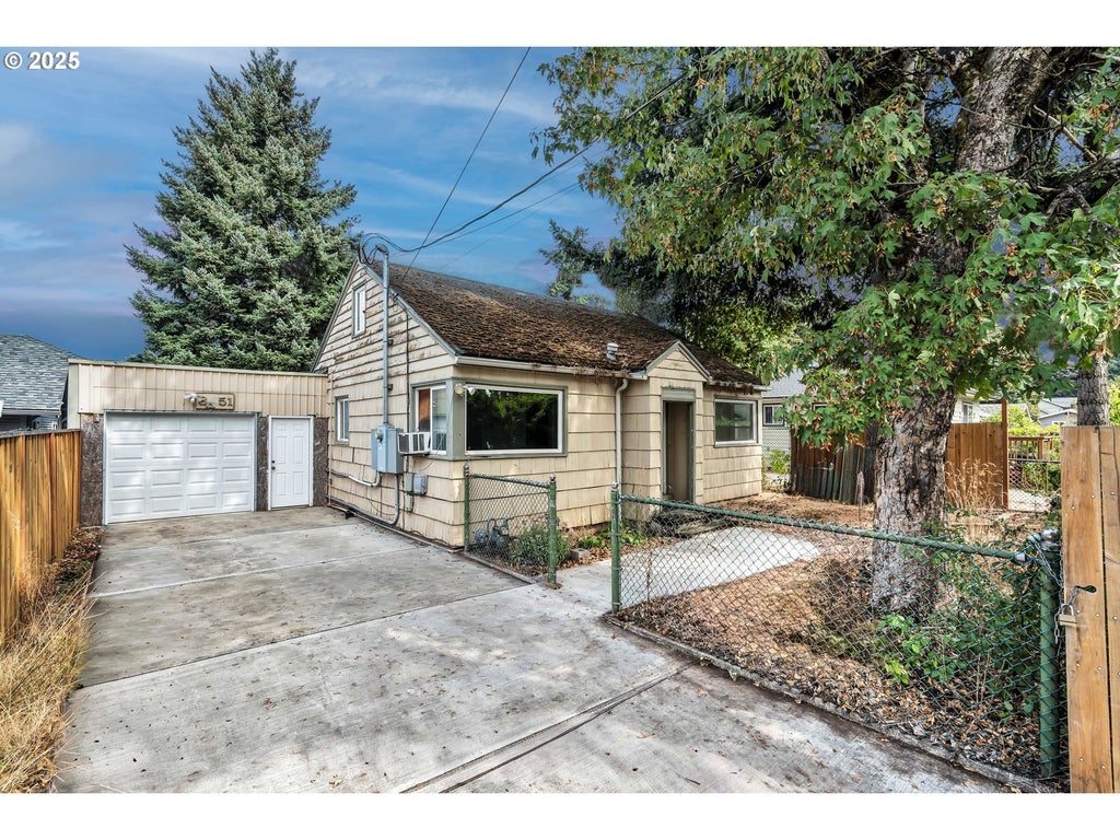 8451 Se Bush St, Portland