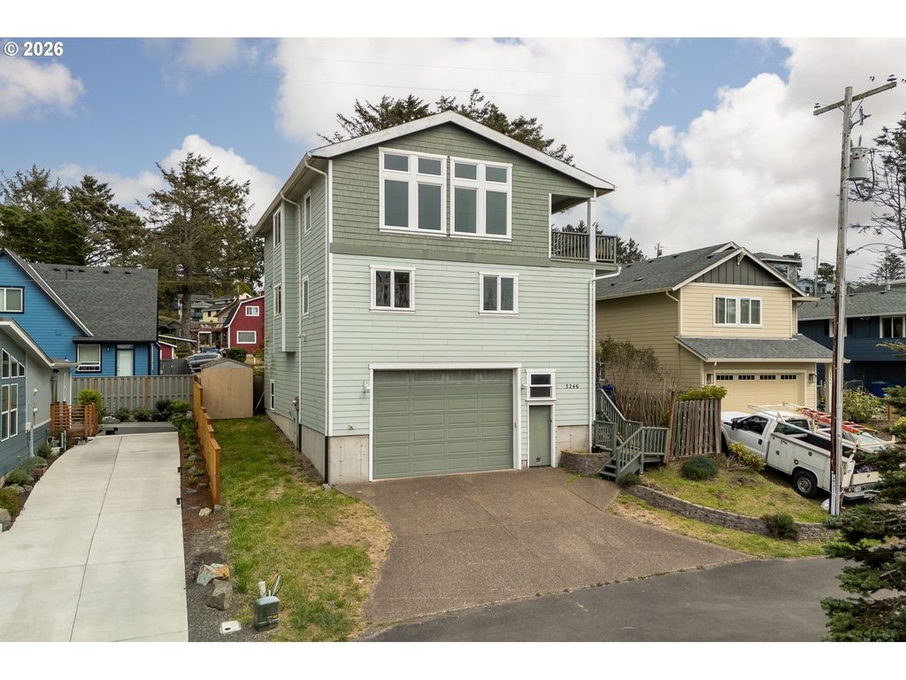 3246 Nw Mast Ave, Lincoln City
