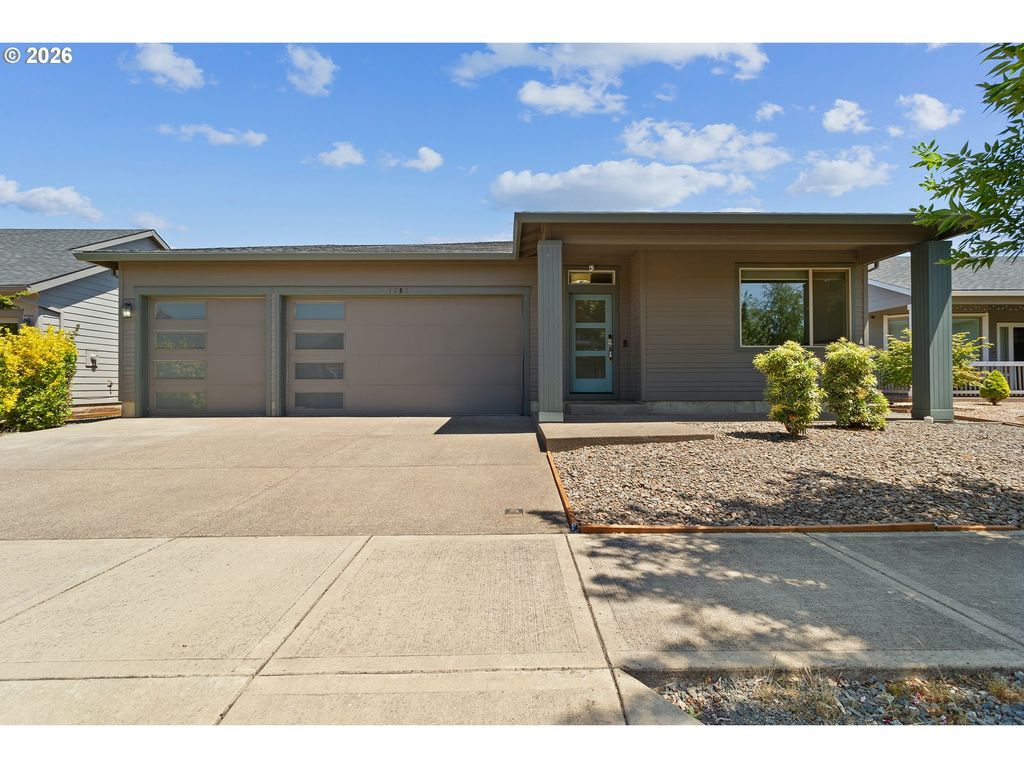 1262 Daylily St, Woodburn