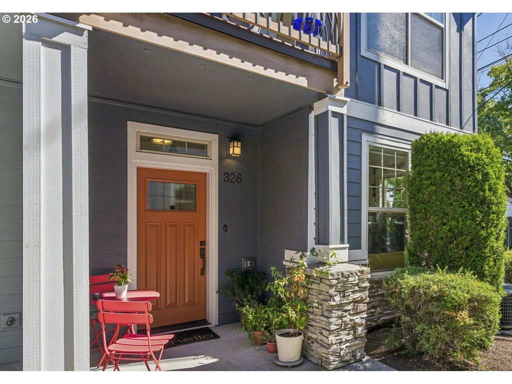 326 Ne Morgan St 8-3, Portland