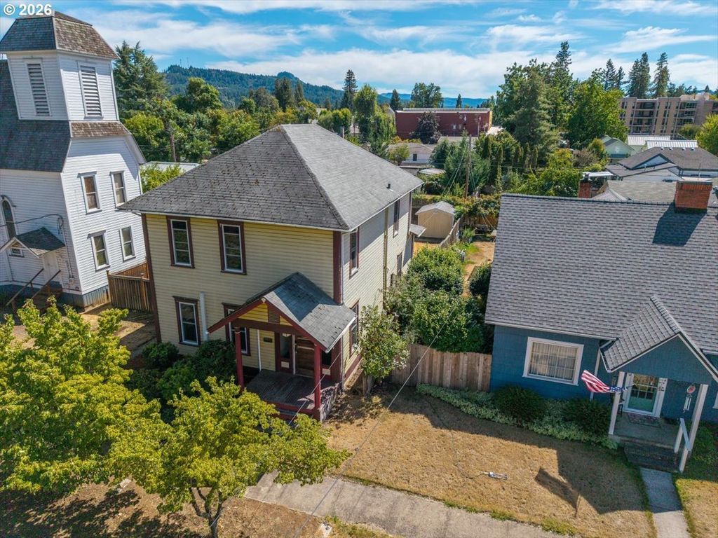 823 Birch Ave, Cottage Grove