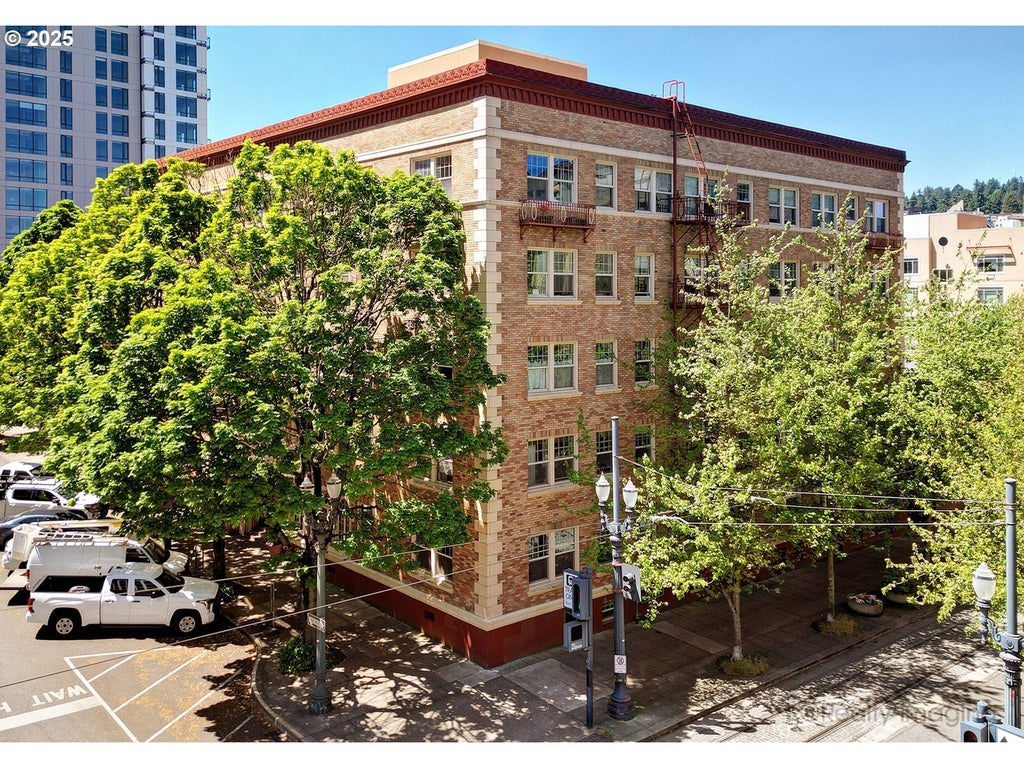 709 Sw 16th Ave 105, Portland