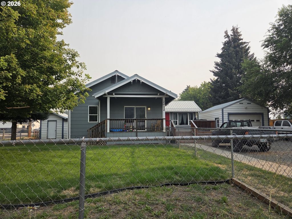 2012 Cove Ave, La Grande