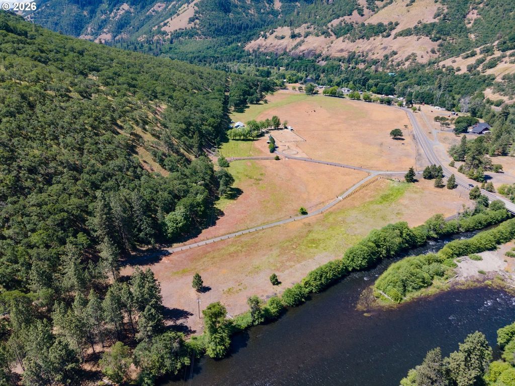 992 Highway 142, Lyle
