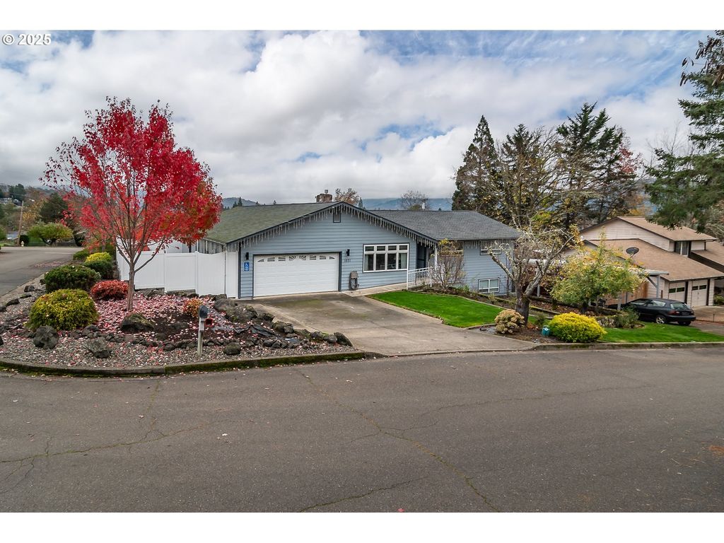 1821 Nw Sellwood St, Roseburg