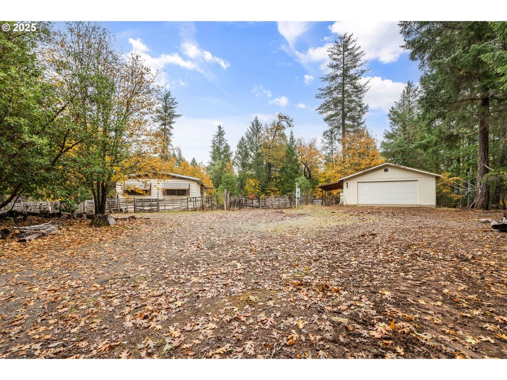 19493 Redwood Hwy, Selma