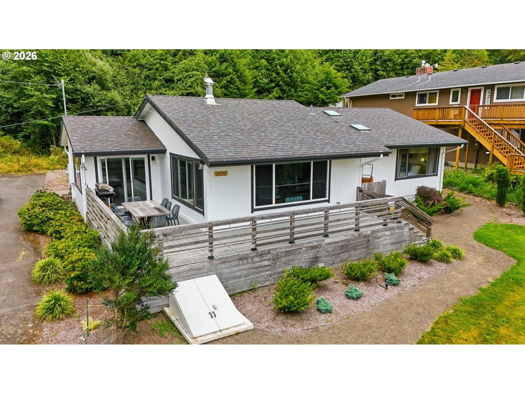 202 S Quadrant St, Rockaway Beach