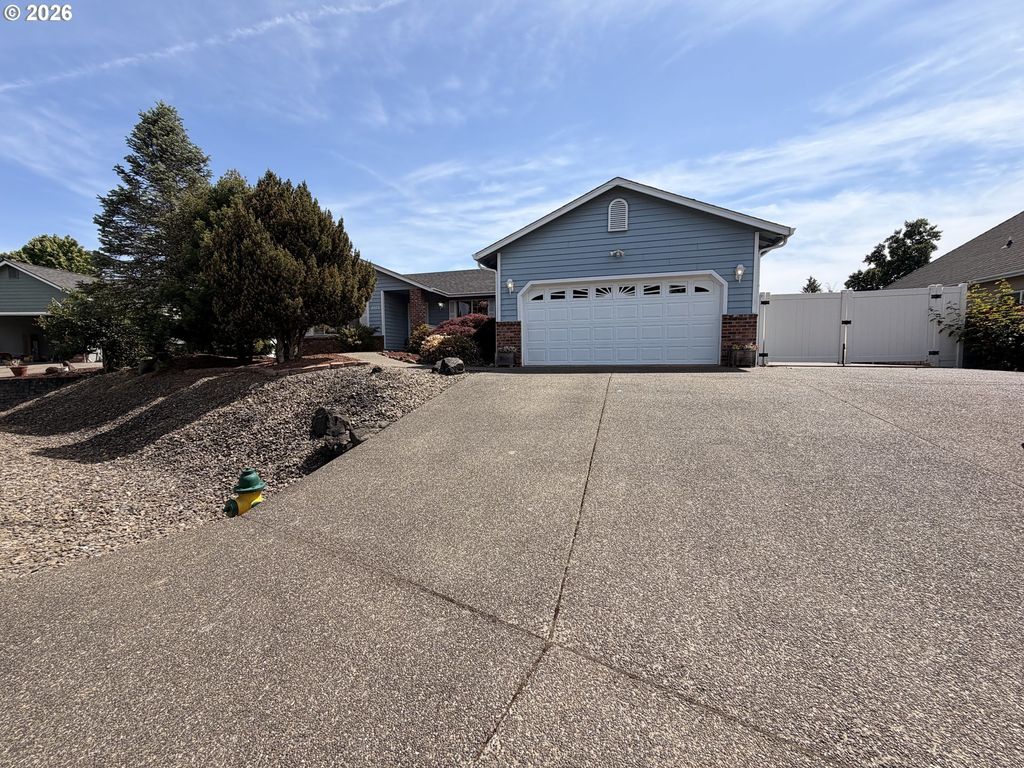 2273 Eagle Loop, Sutherlin
