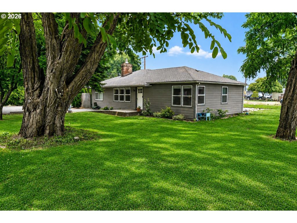 1305 Tucker Rd, Hood River