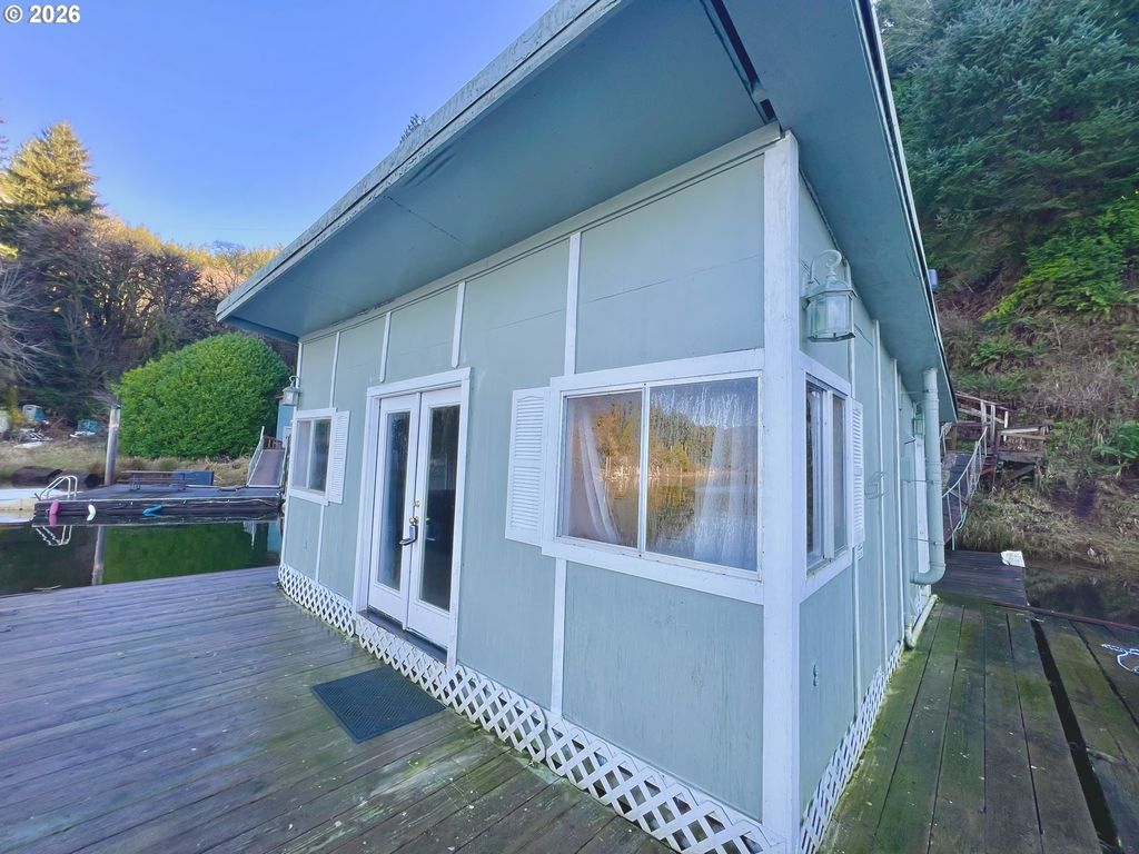 515 N Tenmile, Lakeside