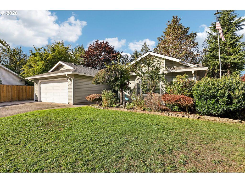 1218 Se Park Crest Ave, Vancouver