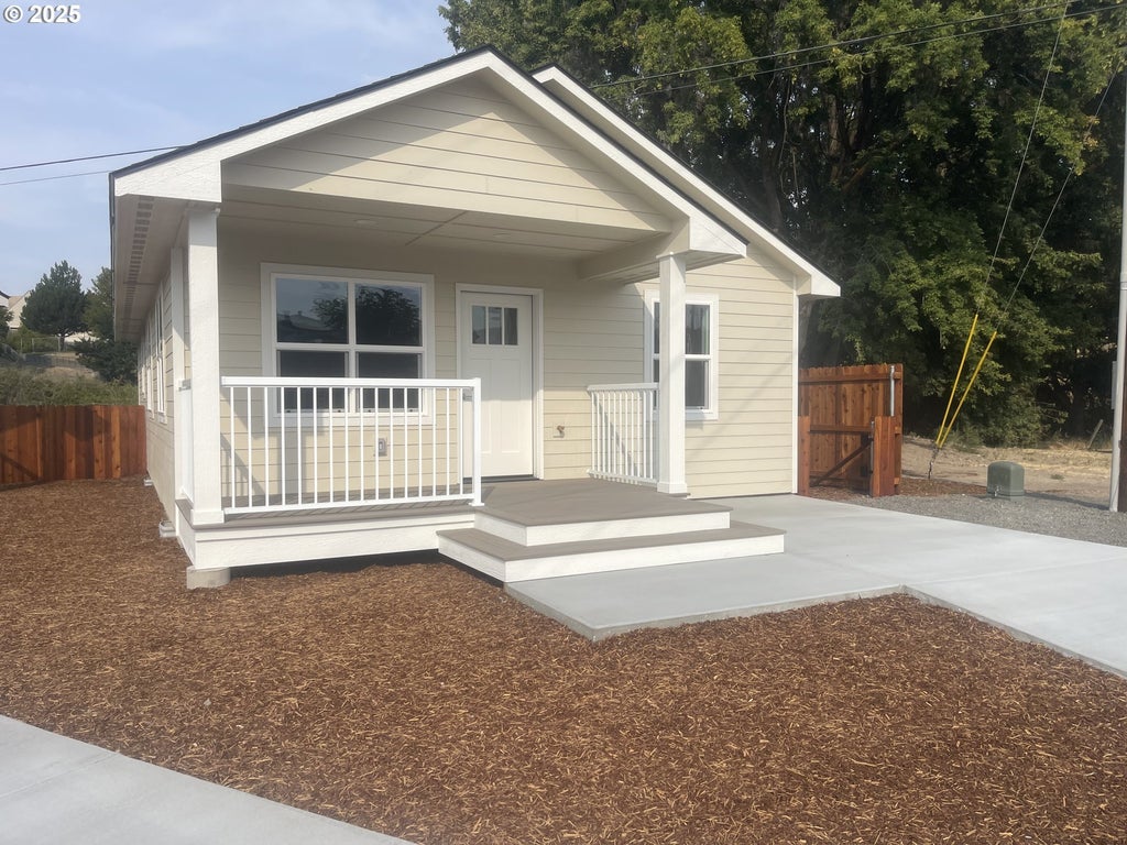 300 N Chase, Heppner