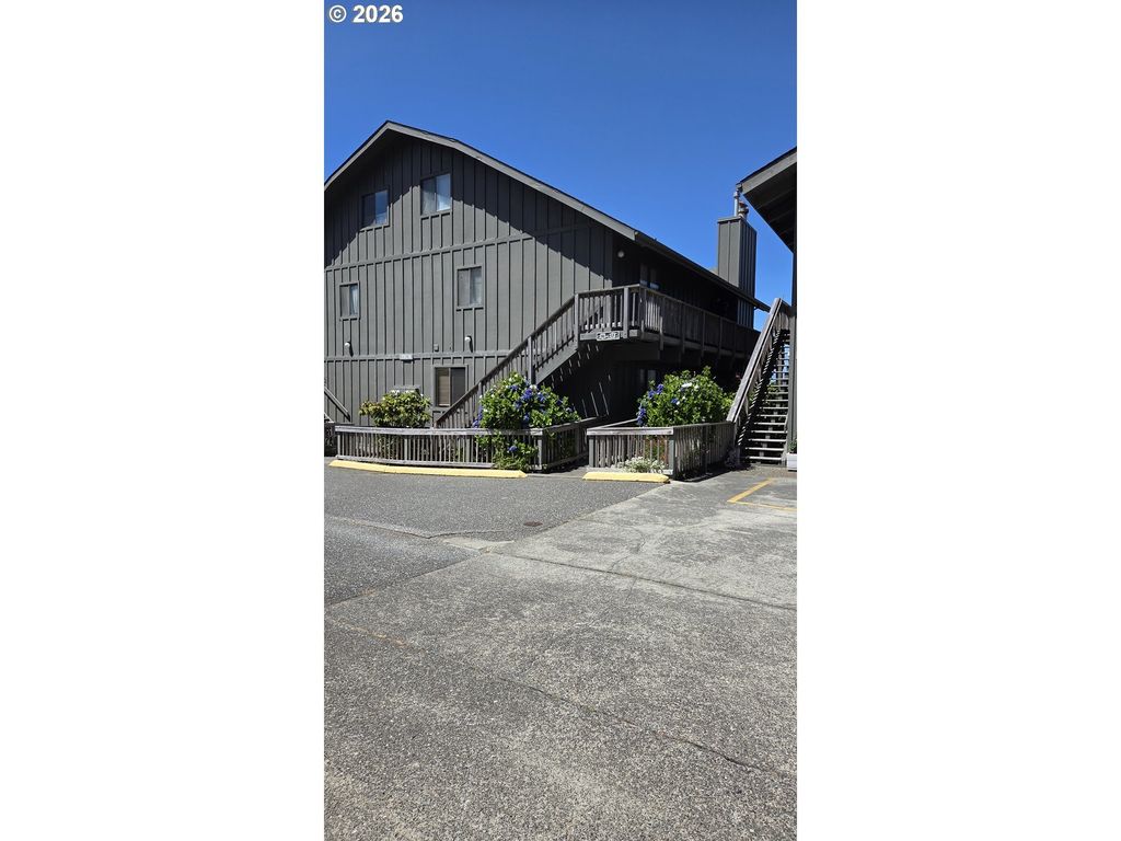 29134 Ellensburg Ave 17, Gold Beach