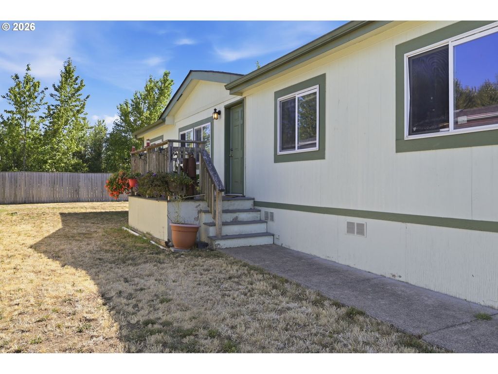 310 Pitney Ln #98, Junction City