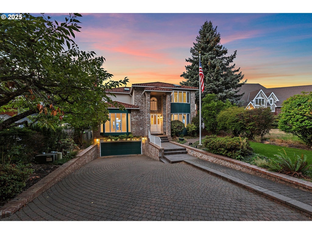 9101 Ne Cliff St, Portland