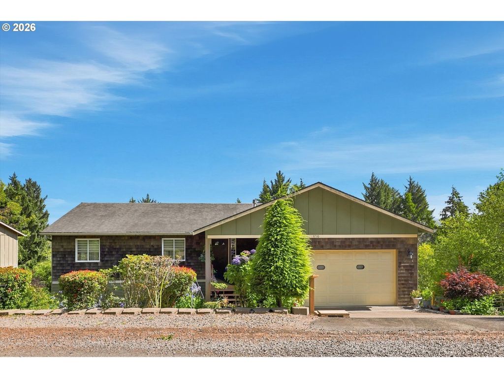 1710 Se Port Dr, Lincoln City