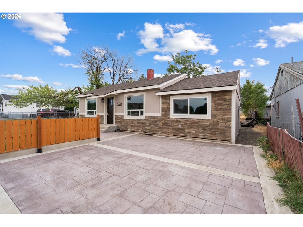 1035 W Ridgeway Ave, Hermiston