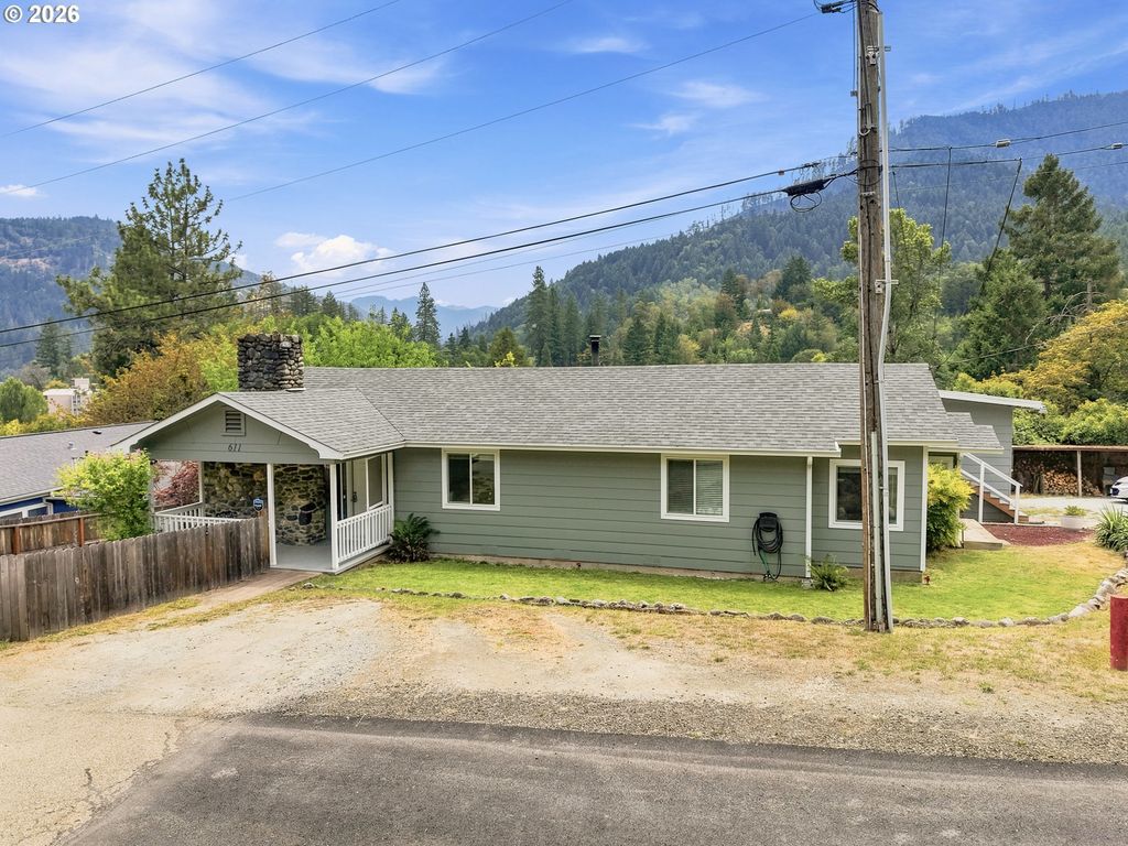 611 Fairchild St, Canyonville