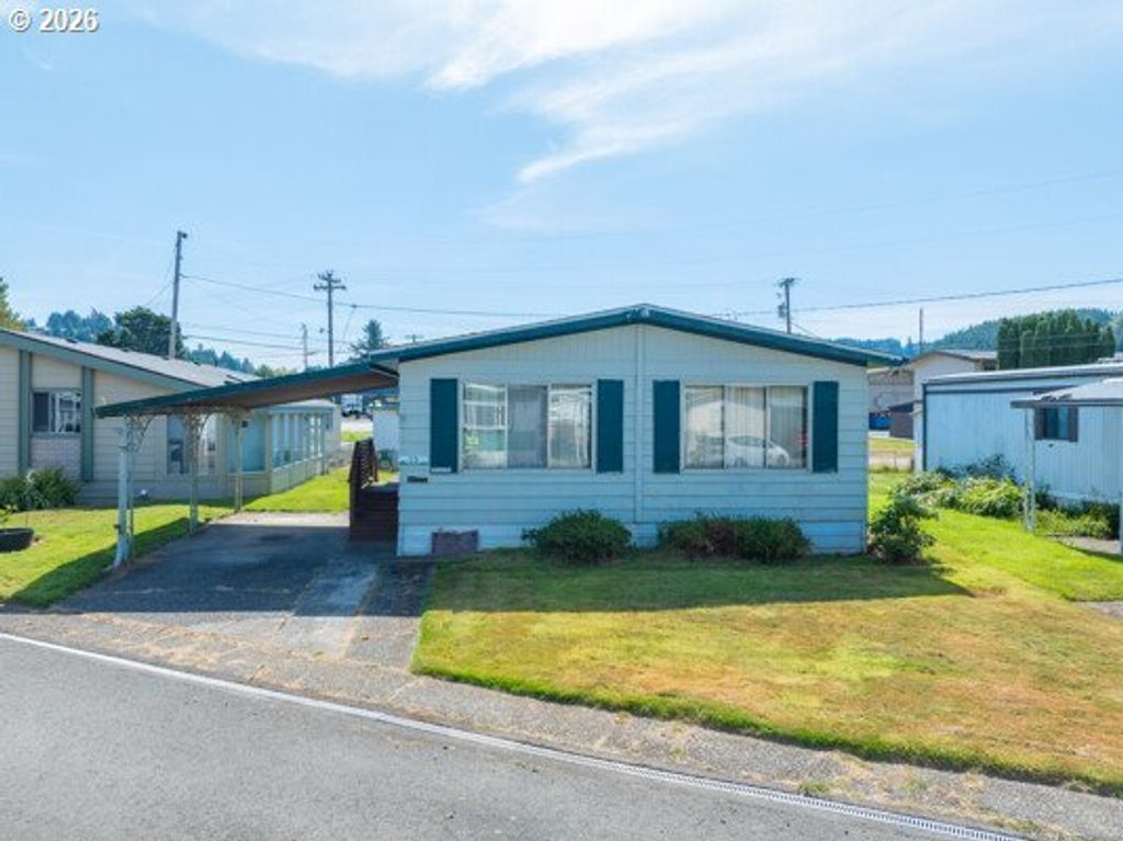 1413 Hawthorne 33 Ave 33, Reedsport