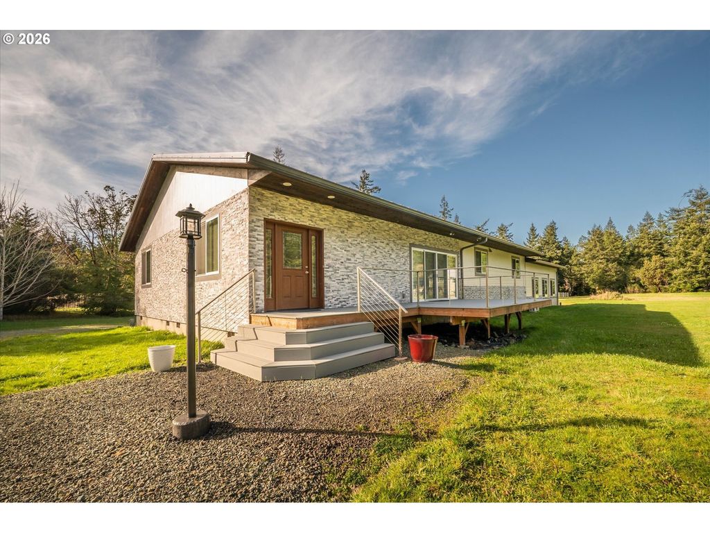 87829 Two Mile Ln, Bandon