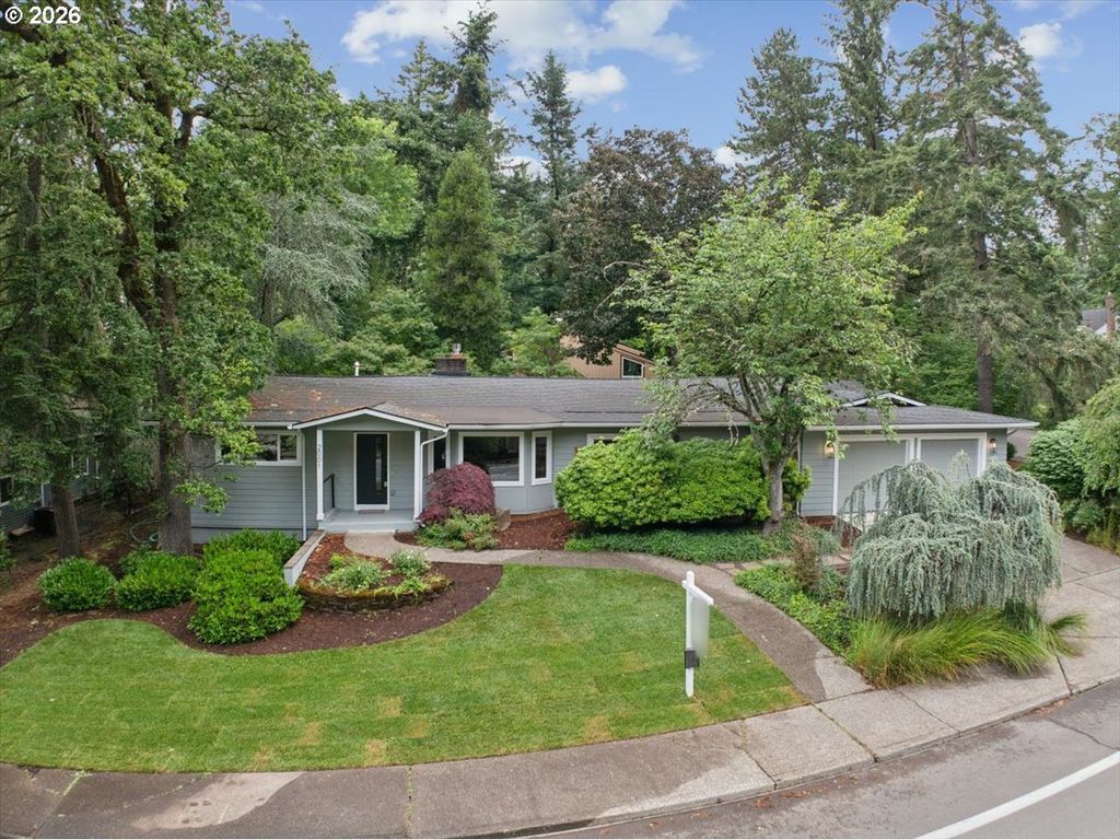 2001 Greentree Rd, Lake Oswego