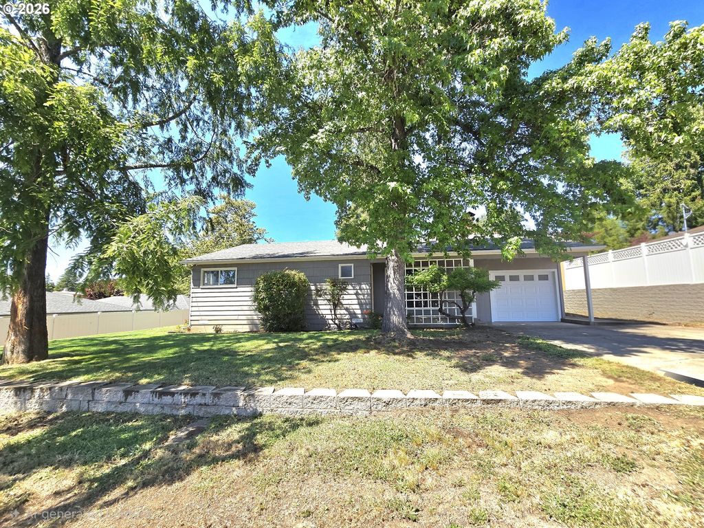 1642 Nw Almond Ave, Roseburg