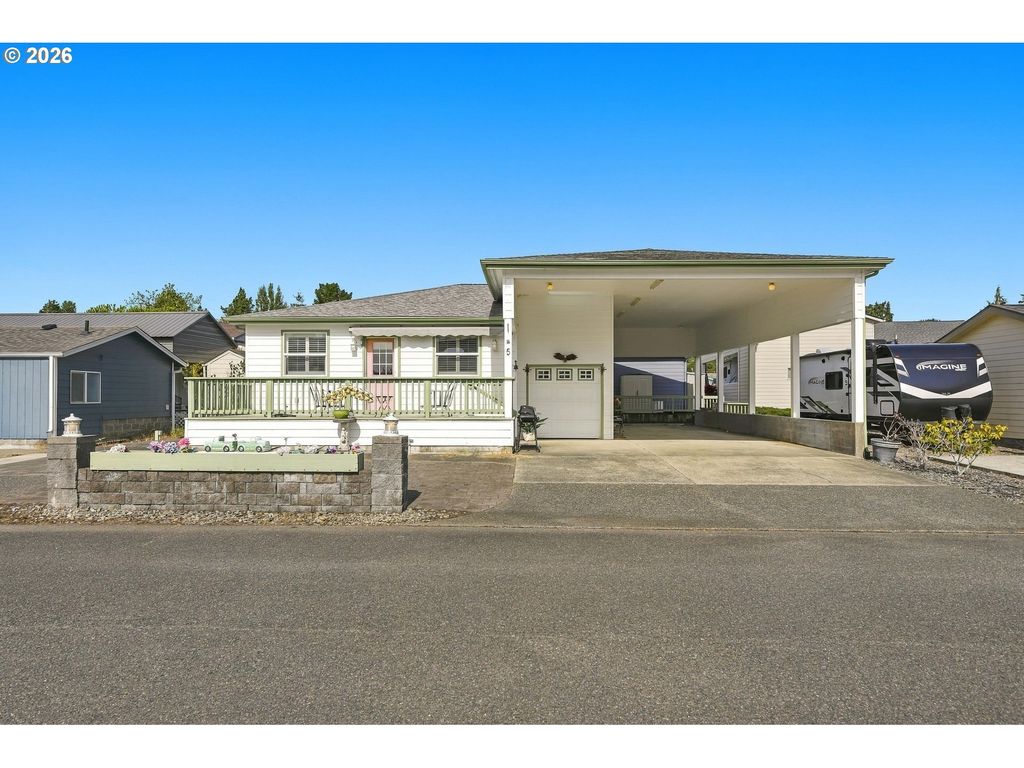 5 Pond Ln, Lakeside