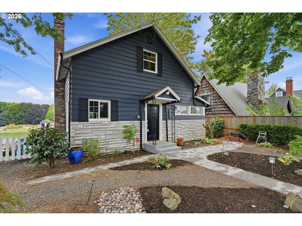 21345 Ne Interlachen Ln, Fairview