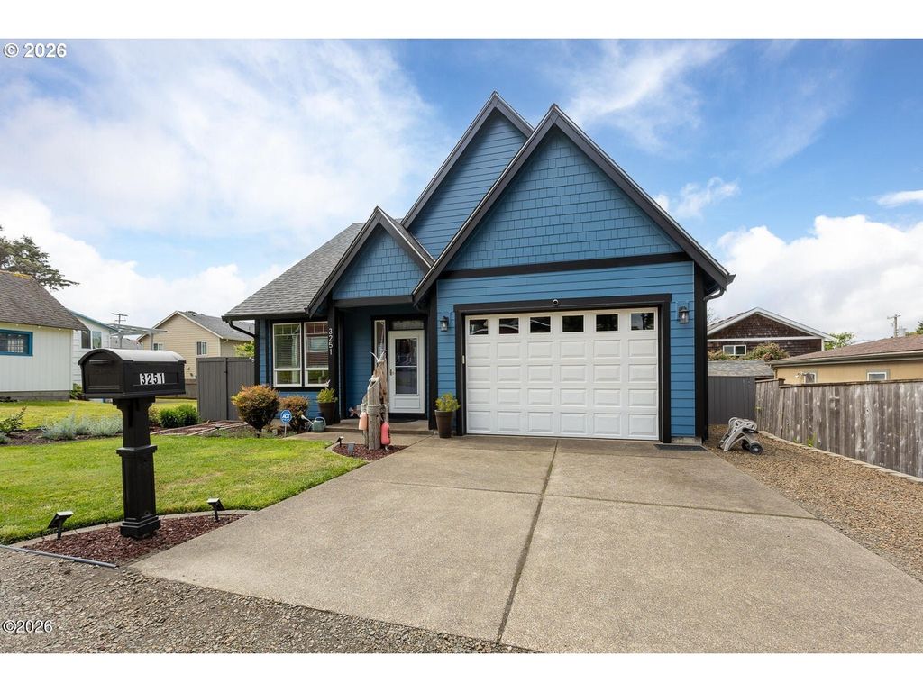 3251 Nw Neptune Ave, Lincoln City