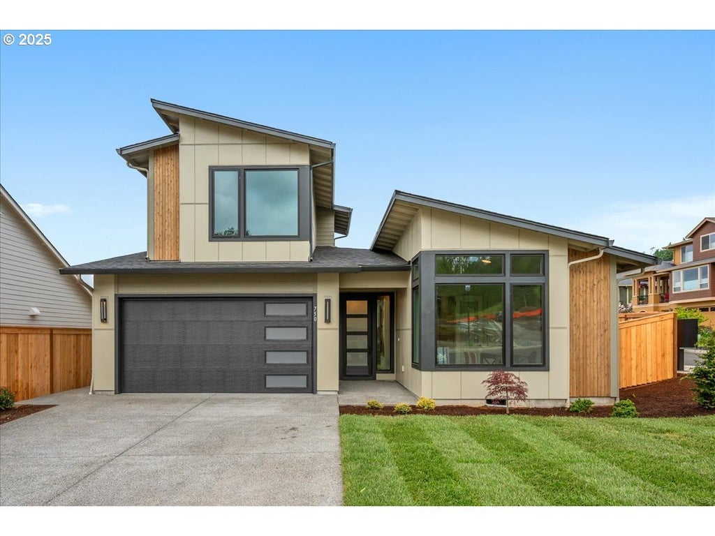 750 N V St, Washougal