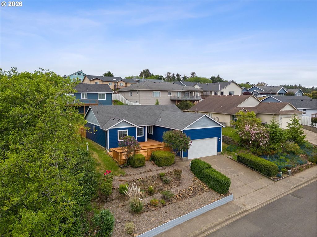 2445 Ne 47th St, Lincoln City