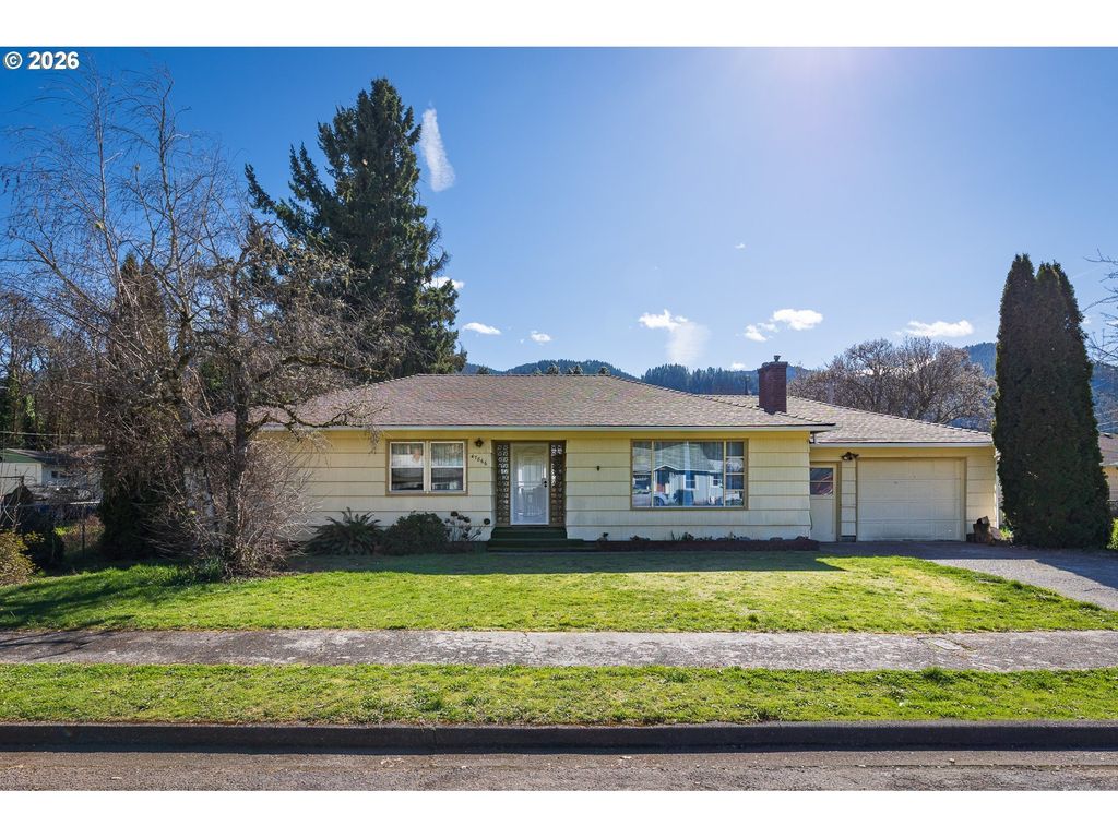 47866 W 1st St, Oakridge