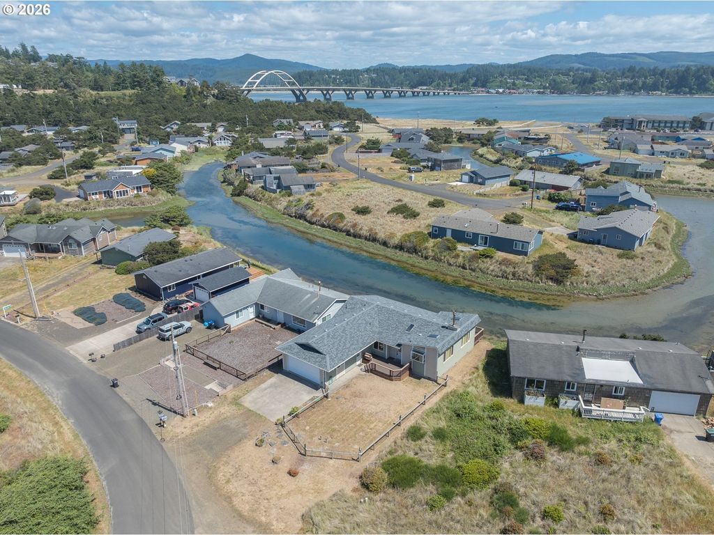 1001 Nw Pacific Way, Waldport