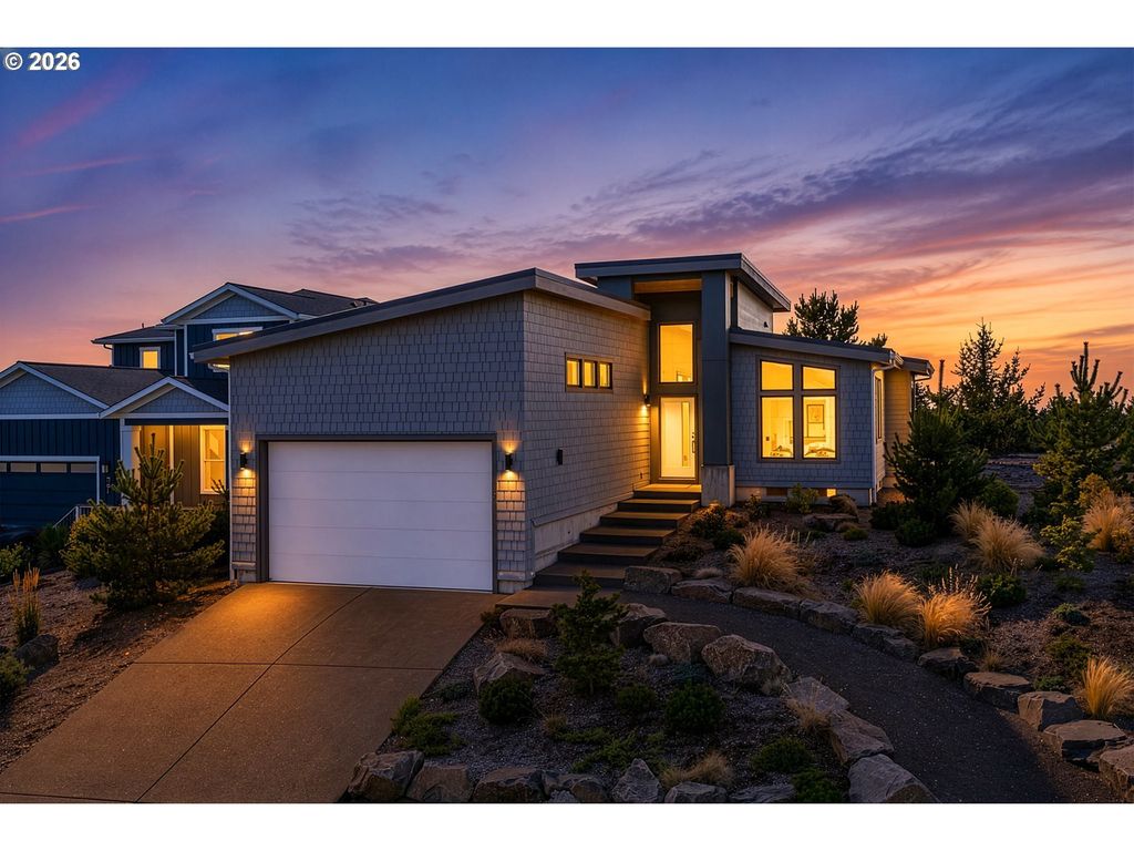 557 Sea View Dr, Manzanita