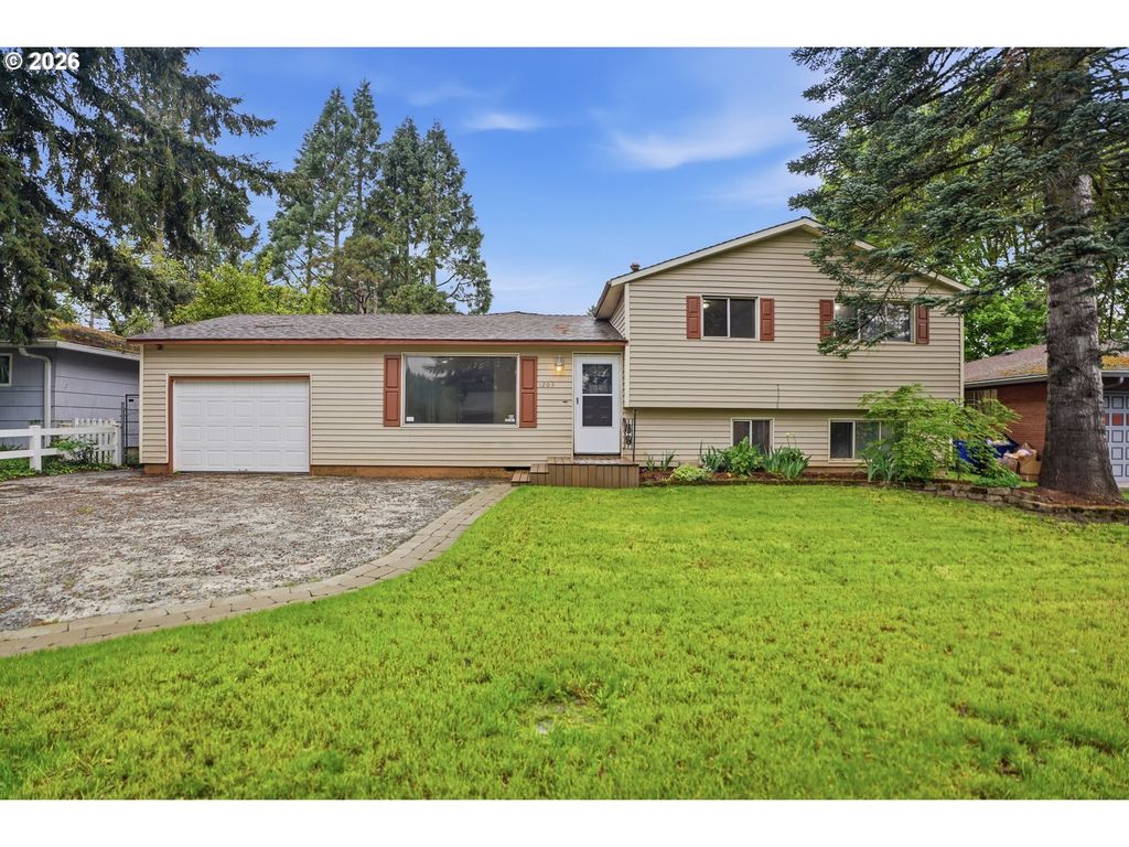 1203 Ne 190th Pl, Portland