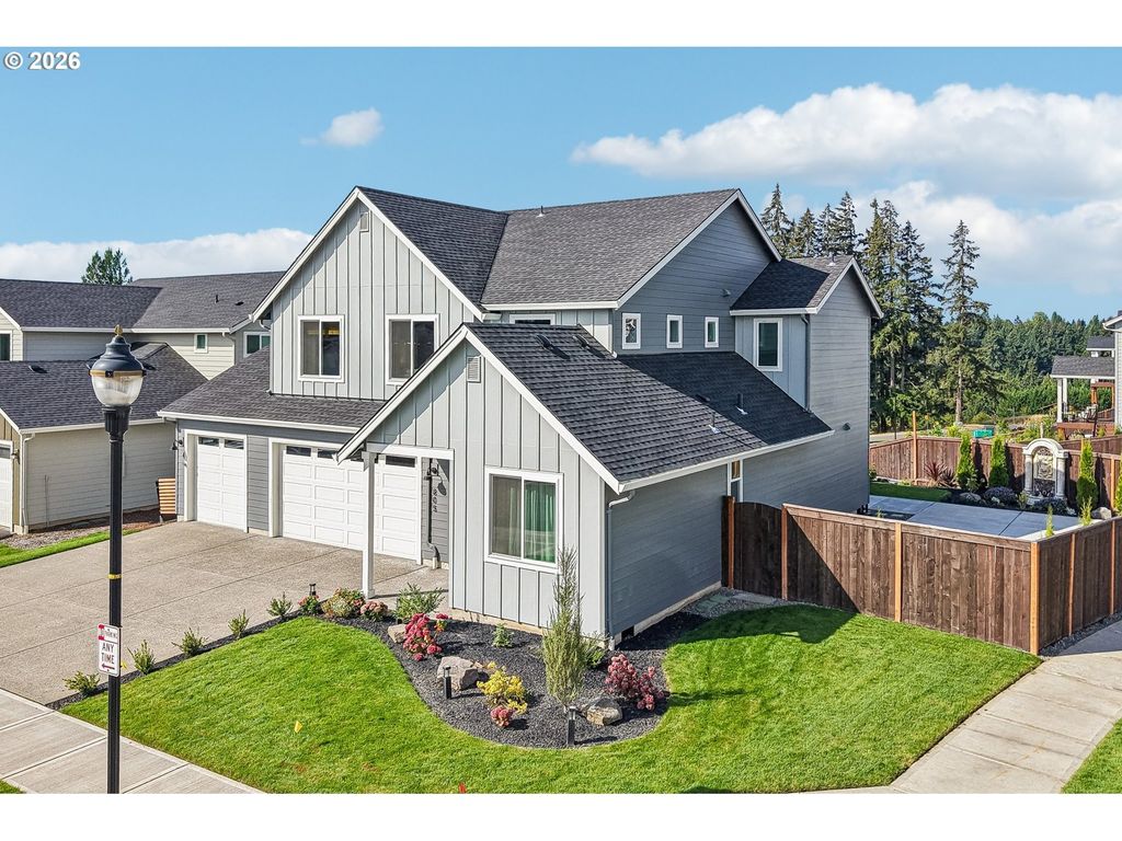 805 S 27th Pl, Ridgefield