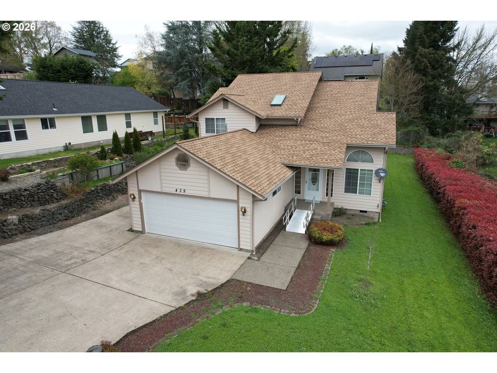 439 Chandler Dr, Roseburg