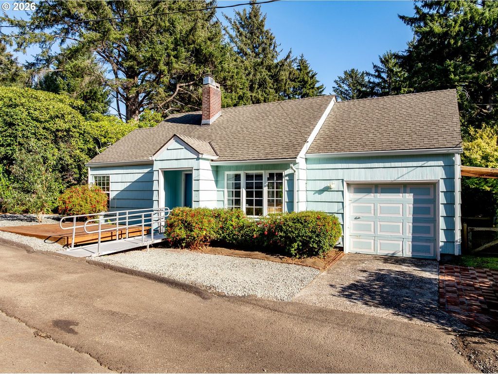 8355 Treasure Rocks Rd, Manzanita