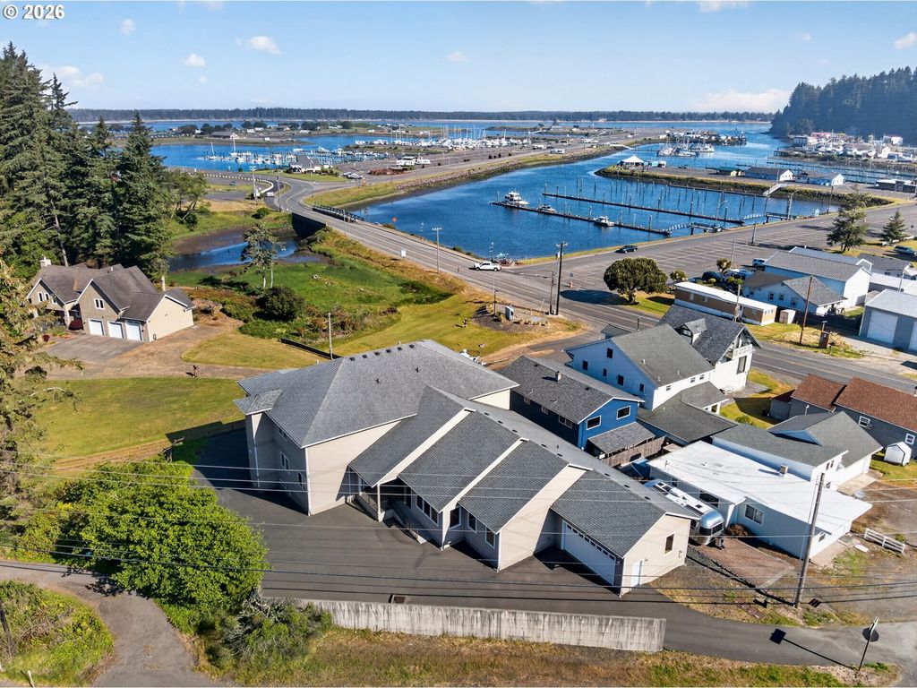 954 Beach Blvd, Winchester Bay